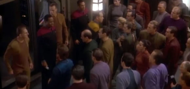 Odo confronts the mob